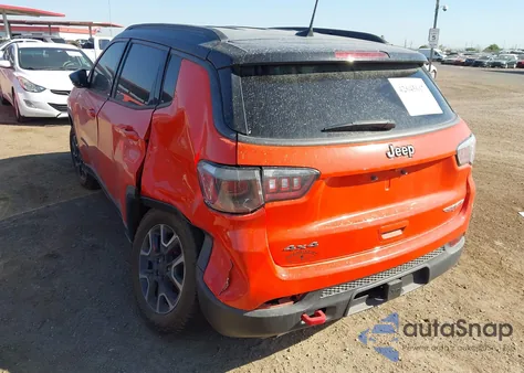 2019 Jeep Compass Trailhawk 4X4 z USA, uszkodzony, nr VIN 3C4NJDDB4KT690735